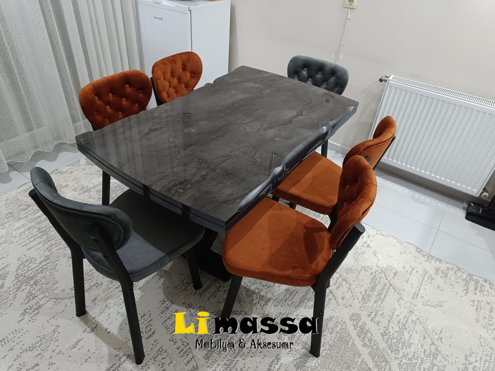 Ay Kütük Masa ve Simge Sandalye Detay